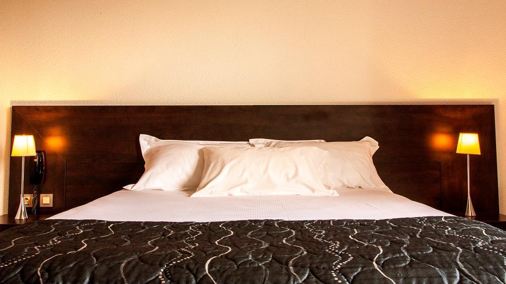 טורנון-סור-רון Hotel Les Amandiers מראה חיצוני תמונה