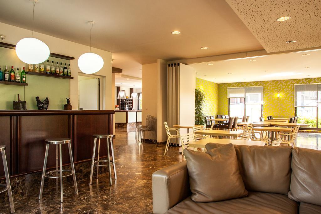 טורנון-סור-רון Hotel Les Amandiers מראה חיצוני תמונה