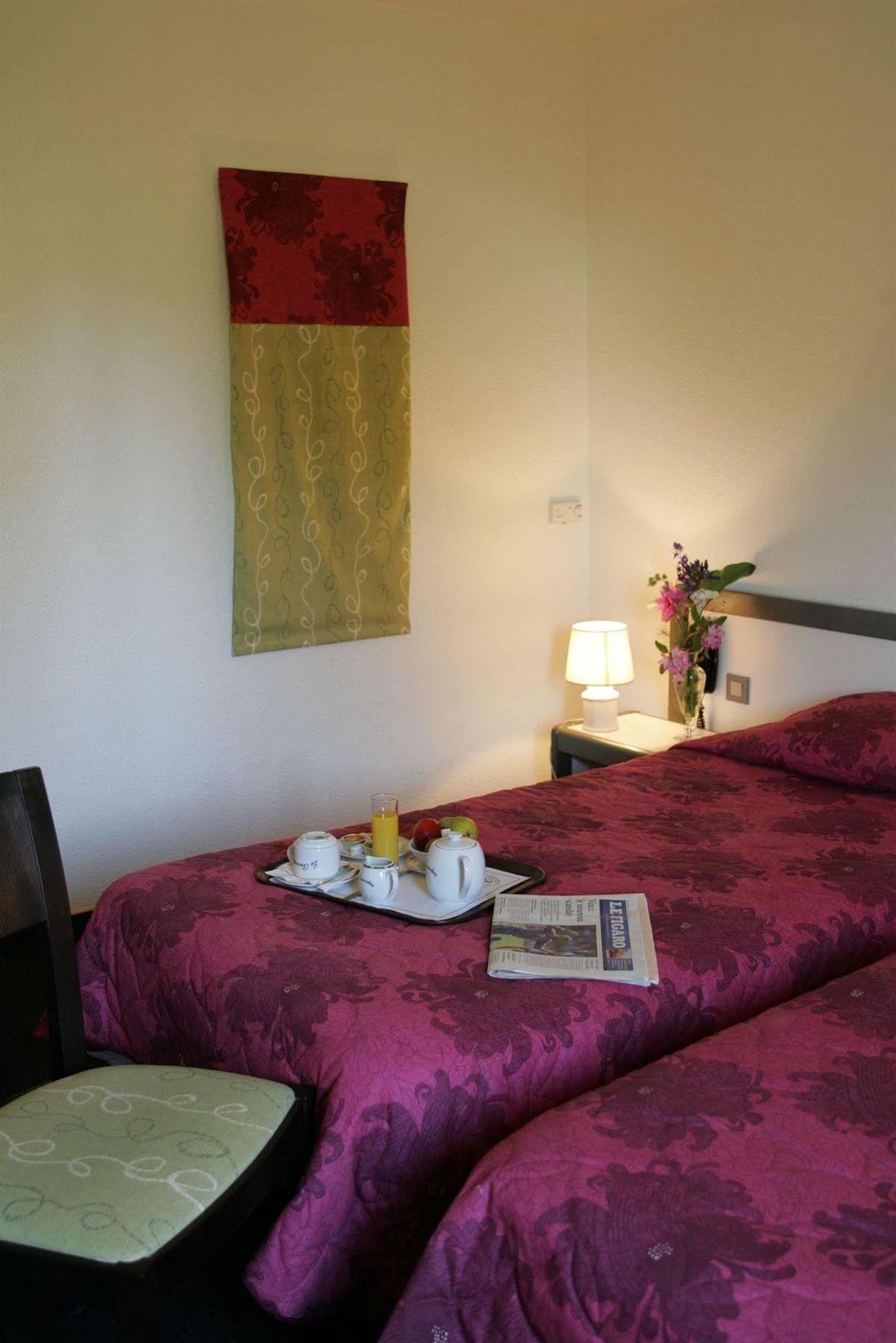 טורנון-סור-רון Hotel Les Amandiers מראה חיצוני תמונה
